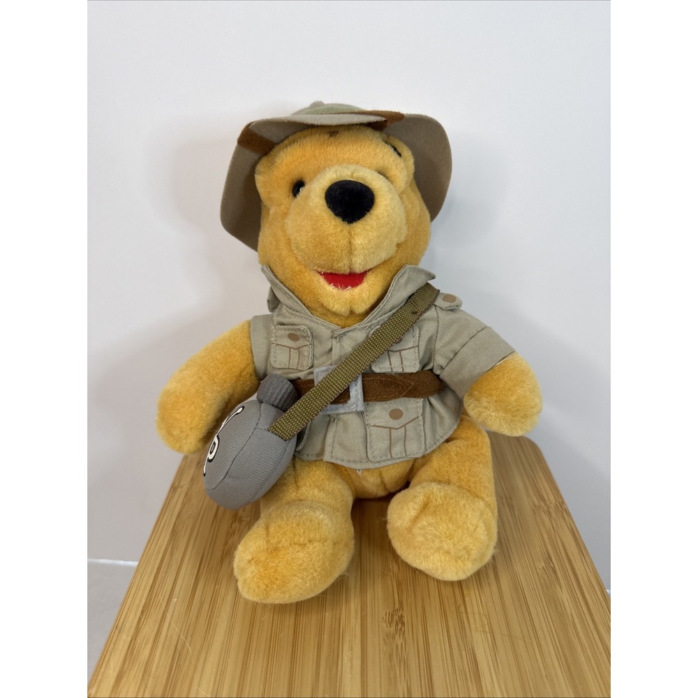 Walt Disney World  Animal Kingdom‎ Safari Winnie The Pooh Explorer Plush 9" READ